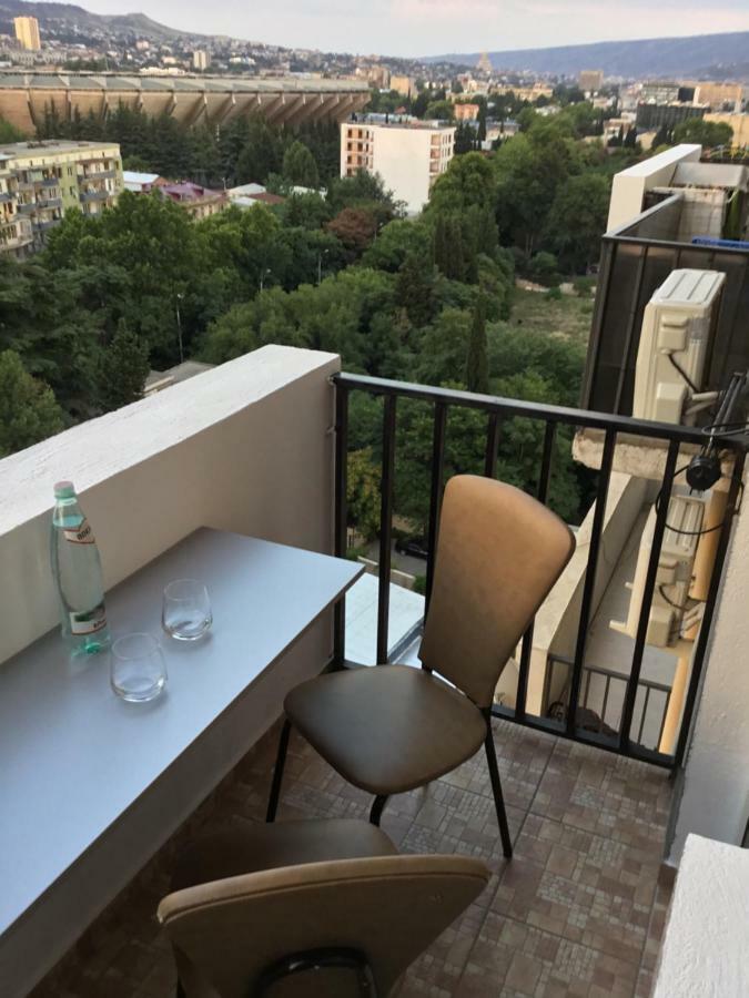 Welcome Генацвале))) Tbilisi Buitenkant foto